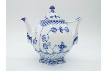 ビンテージ　希少　デンマーク　ROYAL COPENHAGEN(ロイヤルコペンハーゲン)　ブルーフルーテッド　フルレース　顔付き　1119　優雅なひとときを演出するティーポット(洋食器)(R-075912)