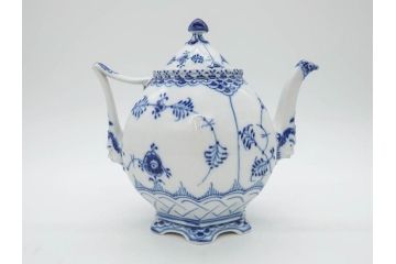 ビンテージ　希少　デンマーク　ROYAL COPENHAGEN(ロイヤルコペンハーゲン)　ブルーフルーテッド　フルレース　顔付き　1119　優雅なひとときを演出するティーポット(洋食器)(R-075912)