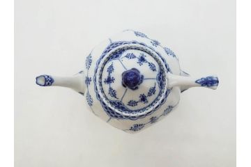 ビンテージ　希少　デンマーク　ROYAL COPENHAGEN(ロイヤルコペンハーゲン)　ブルーフルーテッド　フルレース　顔付き　1119　優雅なひとときを演出するティーポット(洋食器)(R-075912)