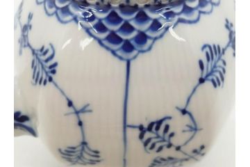 ビンテージ　希少　デンマーク　ROYAL COPENHAGEN(ロイヤルコペンハーゲン)　ブルーフルーテッド　フルレース　顔付き　1119　優雅なひとときを演出するティーポット(洋食器)(R-075912)