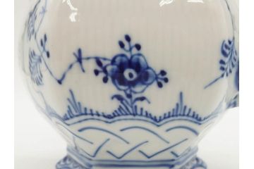 ビンテージ　希少　デンマーク　ROYAL COPENHAGEN(ロイヤルコペンハーゲン)　ブルーフルーテッド　フルレース　顔付き　1119　優雅なひとときを演出するティーポット(洋食器)(R-075912)