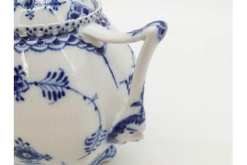 ビンテージ　希少　デンマーク　ROYAL COPENHAGEN(ロイヤルコペンハーゲン)　ブルーフルーテッド　フルレース　顔付き　1119　優雅なひとときを演出するティーポット(洋食器)(R-075912)
