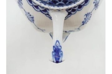 ビンテージ　希少　デンマーク　ROYAL COPENHAGEN(ロイヤルコペンハーゲン)　ブルーフルーテッド　フルレース　顔付き　1119　優雅なひとときを演出するティーポット(洋食器)(R-075912)