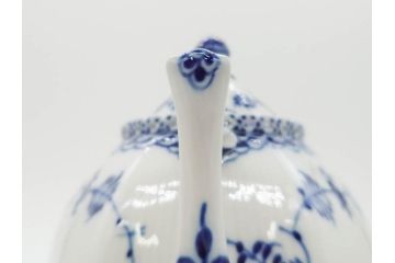 ビンテージ　希少　デンマーク　ROYAL COPENHAGEN(ロイヤルコペンハーゲン)　ブルーフルーテッド　フルレース　顔付き　1119　優雅なひとときを演出するティーポット(洋食器)(R-075912)