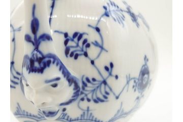 ビンテージ　希少　デンマーク　ROYAL COPENHAGEN(ロイヤルコペンハーゲン)　ブルーフルーテッド　フルレース　顔付き　1119　優雅なひとときを演出するティーポット(洋食器)(R-075912)
