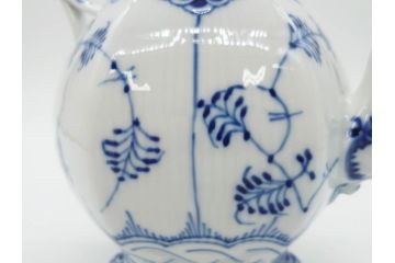 ビンテージ　希少　デンマーク　ROYAL COPENHAGEN(ロイヤルコペンハーゲン)　ブルーフルーテッド　フルレース　顔付き　1119　優雅なひとときを演出するティーポット(洋食器)(R-075912)