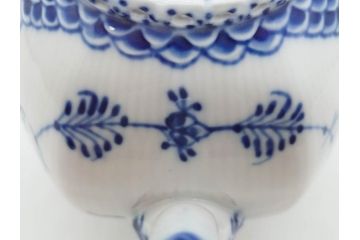 ビンテージ　希少　デンマーク　ROYAL COPENHAGEN(ロイヤルコペンハーゲン)　ブルーフルーテッド　フルレース　顔付き　1119　優雅なひとときを演出するティーポット(洋食器)(R-075912)
