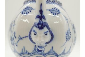 ビンテージ　希少　デンマーク　ROYAL COPENHAGEN(ロイヤルコペンハーゲン)　ブルーフルーテッド　フルレース　顔付き　1119　優雅なひとときを演出するティーポット(洋食器)(R-075912)