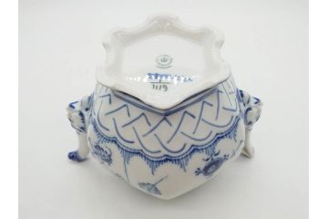 ビンテージ　希少　デンマーク　ROYAL COPENHAGEN(ロイヤルコペンハーゲン)　ブルーフルーテッド　フルレース　顔付き　1119　優雅なひとときを演出するティーポット(洋食器)(R-075912)