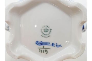 ビンテージ　希少　デンマーク　ROYAL COPENHAGEN(ロイヤルコペンハーゲン)　ブルーフルーテッド　フルレース　顔付き　1119　優雅なひとときを演出するティーポット(洋食器)(R-075912)
