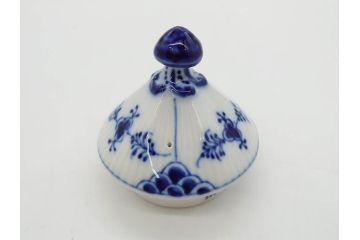 ビンテージ　希少　デンマーク　ROYAL COPENHAGEN(ロイヤルコペンハーゲン)　ブルーフルーテッド　フルレース　顔付き　1119　優雅なひとときを演出するティーポット(洋食器)(R-075912)