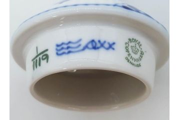 ビンテージ　希少　デンマーク　ROYAL COPENHAGEN(ロイヤルコペンハーゲン)　ブルーフルーテッド　フルレース　顔付き　1119　優雅なひとときを演出するティーポット(洋食器)(R-075912)