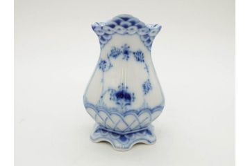 デンマーク　ROYAL COPENHAGEN(ロイヤルコペンハーゲン)　ブルーフルーテッド　フルレース　細部までこだわりを感じるデザインが美しいクリーマー(ミルクポット、ミルクジャー、洋食器)(R-075913)