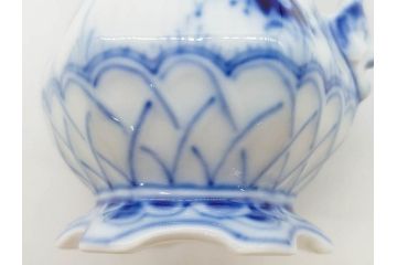 デンマーク　ROYAL COPENHAGEN(ロイヤルコペンハーゲン)　ブルーフルーテッド　フルレース　細部までこだわりを感じるデザインが美しいクリーマー(ミルクポット、ミルクジャー、洋食器)(R-075913)