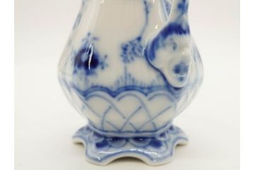 デンマーク　ROYAL COPENHAGEN(ロイヤルコペンハーゲン)　ブルーフルーテッド　フルレース　細部までこだわりを感じるデザインが美しいクリーマー(ミルクポット、ミルクジャー、洋食器)(R-075913)