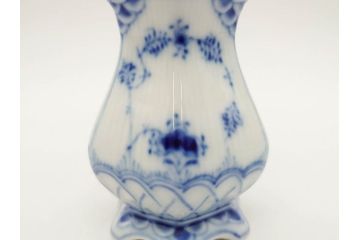 デンマーク　ROYAL COPENHAGEN(ロイヤルコペンハーゲン)　ブルーフルーテッド　フルレース　細部までこだわりを感じるデザインが美しいクリーマー(ミルクポット、ミルクジャー、洋食器)(R-075913)