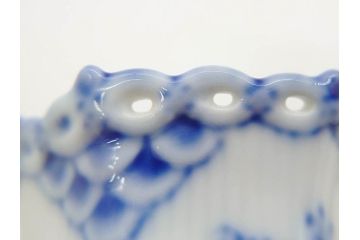 デンマーク　ROYAL COPENHAGEN(ロイヤルコペンハーゲン)　ブルーフルーテッド　フルレース　細部までこだわりを感じるデザインが美しいクリーマー(ミルクポット、ミルクジャー、洋食器)(R-075913)