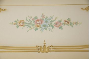 中古　美品　イタリア　SILIK(シリック)　特大　ロココ調　豪華な装飾で存在感たっぷりのサイドボード(サイドキャビネット、戸棚、収納棚)(定価約250万円)(R-075915)