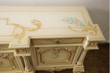 中古　美品　イタリア　SILIK(シリック)　特大　ロココ調　豪華な装飾で存在感たっぷりのサイドボード(サイドキャビネット、戸棚、収納棚)(定価約250万円)(R-075915)