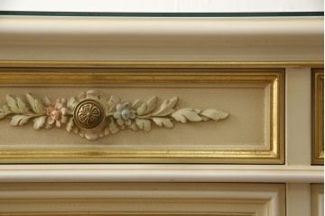 中古　美品　イタリア　SILIK(シリック)　特大　ロココ調　豪華な装飾で存在感たっぷりのサイドボード(サイドキャビネット、戸棚、収納棚)(定価約250万円)(R-075915)