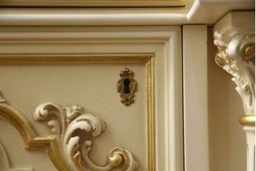 中古　美品　イタリア　SILIK(シリック)　特大　ロココ調　豪華な装飾で存在感たっぷりのサイドボード(サイドキャビネット、戸棚、収納棚)(定価約250万円)(R-075915)