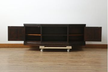 中古　北海道民芸家具　落ち着いた色味で和モダンスタイルにぴったりなテレビボード(テレビ台、ローボード、リビングボード、収納棚、戸棚)(R-075916)