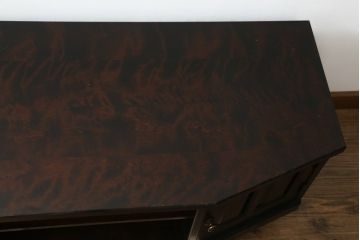 中古　北海道民芸家具　落ち着いた色味で和モダンスタイルにぴったりなテレビボード(テレビ台、ローボード、リビングボード、収納棚、戸棚)(R-075916)