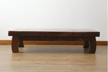 和製ビンテージ　松材一枚板　こだわりのあるデザインが目を惹く彫刻と象嵌入りの座卓(ローテーブル、センターテーブル、リビングテーブル、ヴィンテージ)(R-075917)