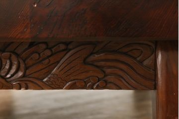 和製ビンテージ　松材一枚板　こだわりのあるデザインが目を惹く彫刻と象嵌入りの座卓(ローテーブル、センターテーブル、リビングテーブル、ヴィンテージ)(R-075917)