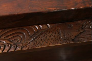和製ビンテージ　松材一枚板　こだわりのあるデザインが目を惹く彫刻と象嵌入りの座卓(ローテーブル、センターテーブル、リビングテーブル、ヴィンテージ)(R-075917)
