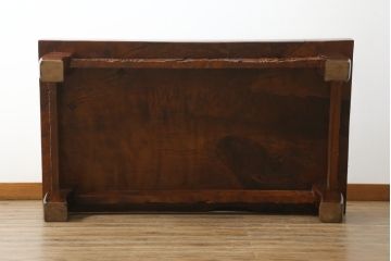 和製ビンテージ　松材一枚板　こだわりのあるデザインが目を惹く彫刻と象嵌入りの座卓(ローテーブル、センターテーブル、リビングテーブル、ヴィンテージ)(R-075917)