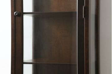中古　北海道民芸家具　#154　三方ガラス飾り棚　シックな佇まいが魅力の縦型キャビネット(飾り棚、ガラスケース、ショーケース、コレクションケース、キュリオケース、収納棚、戸棚)(R-075918)
