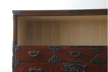 中古　岩谷堂箪笥　美しい杢目が目を惹く堂々とした佇まいの三段重ね箪笥(収納箪笥、衣装箪笥、和箪笥)(定価約150万円)(R-075919)