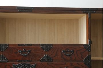 中古　岩谷堂箪笥　美しい杢目が目を惹く堂々とした佇まいの三段重ね箪笥(収納箪笥、衣装箪笥、和箪笥)(定価約150万円)(R-075919)