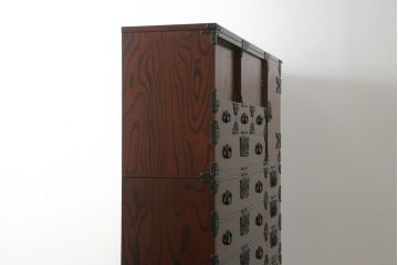 中古　岩谷堂箪笥　美しい杢目が目を惹く堂々とした佇まいの三段重ね箪笥(収納箪笥、衣装箪笥、和箪笥)(定価約150万円)(R-075919)