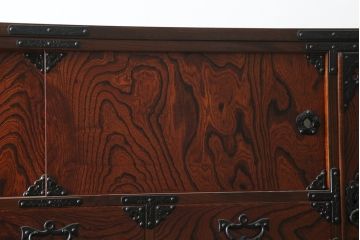 中古　岩谷堂箪笥　美しい杢目が目を惹く堂々とした佇まいの三段重ね箪笥(収納箪笥、衣装箪笥、和箪笥)(定価約150万円)(R-075919)