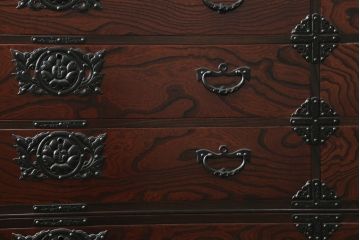 中古　岩谷堂箪笥　美しい杢目が目を惹く堂々とした佇まいの三段重ね箪笥(収納箪笥、衣装箪笥、和箪笥)(定価約150万円)(R-075919)