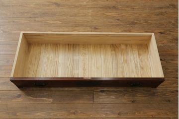 中古　岩谷堂箪笥　天板付きリメイク　脚(台輪)付きリメイク　美しい杢目が目を惹くローチェスト(ローボード、サイドボード、テレビ台、テレビボード、収納箪笥、衣装箪笥、引き出し)(R-075921)