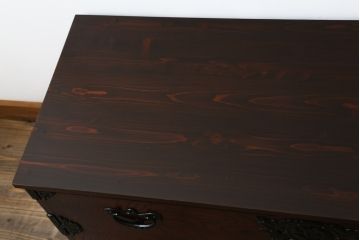 中古　岩谷堂箪笥　天板付きリメイク　美しい杢目が目を惹くローチェスト(ローボード、サイドボード、テレビ台、テレビボード、収納箪笥、衣装箪笥、引き出し)(R-075922)