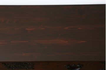 中古　岩谷堂箪笥　天板付きリメイク　美しい杢目が目を惹くローチェスト(ローボード、サイドボード、テレビ台、テレビボード、収納箪笥、衣装箪笥、引き出し)(R-075922)