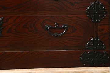 中古　岩谷堂箪笥　天板付きリメイク　美しい杢目が目を惹くローチェスト(ローボード、サイドボード、テレビ台、テレビボード、収納箪笥、衣装箪笥、引き出し)(R-075922)