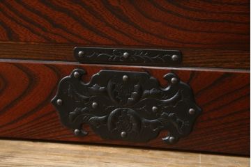 中古　岩谷堂箪笥　天板付きリメイク　美しい杢目が目を惹くローチェスト(ローボード、サイドボード、テレビ台、テレビボード、収納箪笥、衣装箪笥、引き出し)(R-075922)