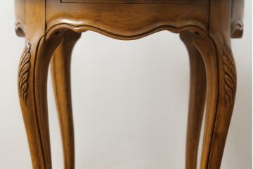 中古　DREXEL HERITAGE(ドレクセルヘリテイジ)　CHERBOURG(シェルブール)　猫脚のデザインがお洒落な格納テーブル付きサイドテーブル(コーヒーテーブル、ナイトテーブル、花台、飾り台)(R-075923)