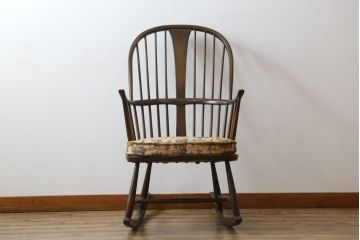 イギリスビンテージ　美品　レア品!!　ERCOL(アーコール)　Chairmakers Chair(チェアメーカーズチェア)　柔らかな曲線が身体を包み込むロッキングチェア(アームチェア、揺り椅子、イス、椅子、英国、ヴィンテージ)(R-075924)