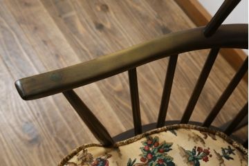 イギリスビンテージ　美品　レア品!!　ERCOL(アーコール)　Chairmakers Chair(チェアメーカーズチェア)　柔らかな曲線が身体を包み込むロッキングチェア(アームチェア、揺り椅子、イス、椅子、英国、ヴィンテージ)(R-075924)
