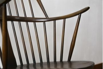 イギリスビンテージ　美品　レア品!!　ERCOL(アーコール)　Chairmakers Chair(チェアメーカーズチェア)　柔らかな曲線が身体を包み込むロッキングチェア(アームチェア、揺り椅子、イス、椅子、英国、ヴィンテージ)(R-075924)