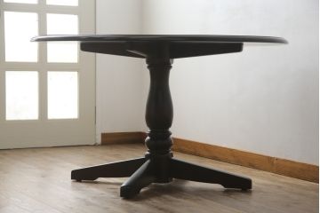 中古　美品　北海道民芸家具　HM4721　樺材　上品でクラシカルな雰囲気を醸し出す丸テーブル(ラウンドテーブル、ダイニングテーブル、2人掛け、4人掛け、食卓)(R-075927)