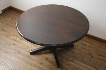 中古　美品　北海道民芸家具　HM4721　樺材　上品でクラシカルな雰囲気を醸し出す丸テーブル(ラウンドテーブル、ダイニングテーブル、2人掛け、4人掛け、食卓)(R-075927)