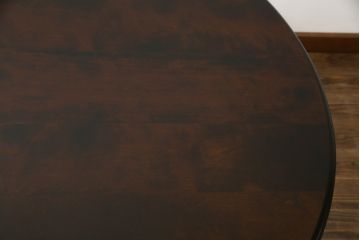 中古　美品　北海道民芸家具　HM4721　樺材　上品でクラシカルな雰囲気を醸し出す丸テーブル(ラウンドテーブル、ダイニングテーブル、2人掛け、4人掛け、食卓)(R-075927)