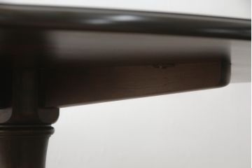 中古　美品　北海道民芸家具　HM4721　樺材　上品でクラシカルな雰囲気を醸し出す丸テーブル(ラウンドテーブル、ダイニングテーブル、2人掛け、4人掛け、食卓)(R-075927)